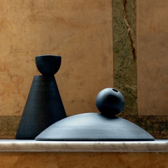 NIB Handcrafted Sphere Charred Vase in "Barro Preto" with COA - Picture 3 of 9